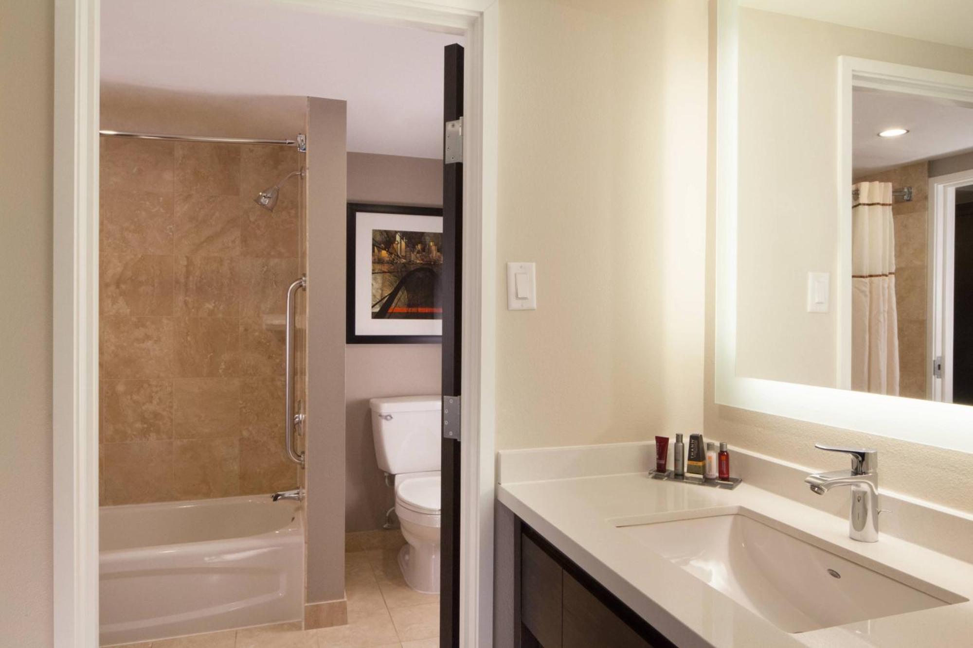 One-Bedroom Suite Two Double Beds Sofa Bed High Floor,1600228509:JPEG