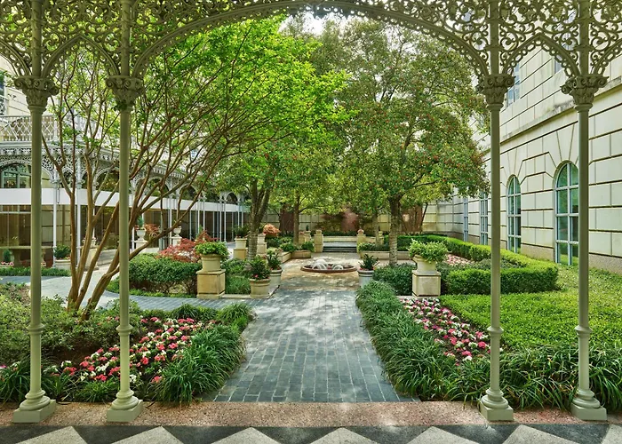 Luxury hotel only: Hotel Crescent Court
